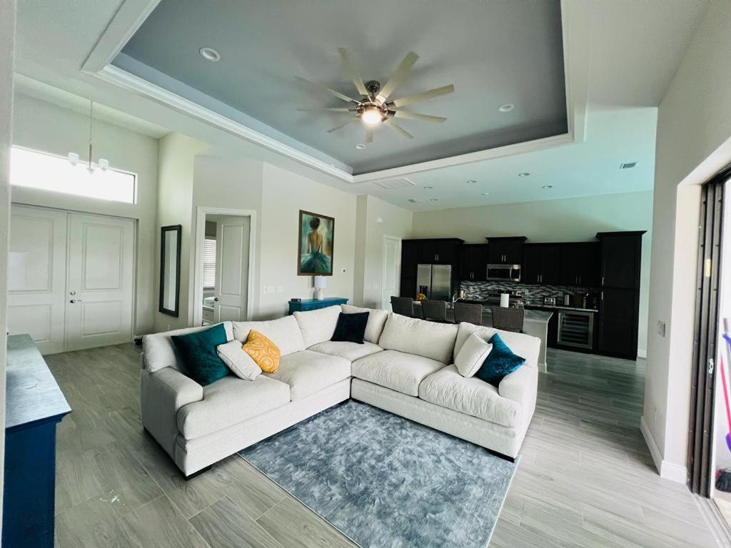 Newly Built Ballerina With Heated Pool And Incredible View Into Beautiful Arrowheadcanal *