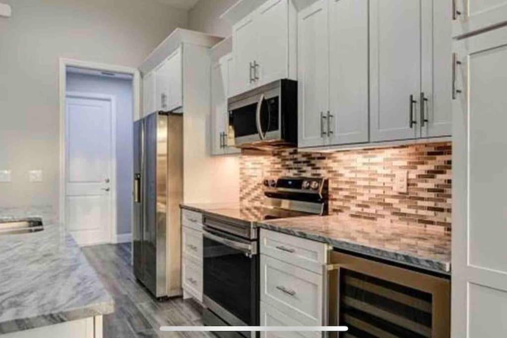 Newly Built Ballerina With Heated Pool And Incredible View Into Beautiful Arrowheadcanal Villa Cape Coral