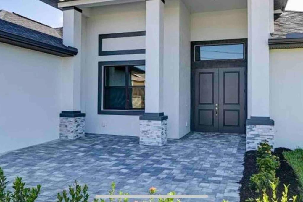 Newly Built Ballerina With Heated Pool And Incredible View Into Beautiful Arrowheadcanal *