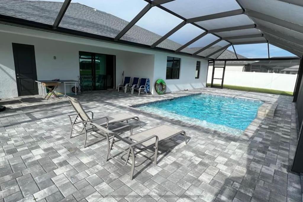 Newly Built Ballerina With Heated Pool And Incredible View Into Beautiful Arrowheadcanal Villa *